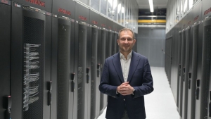 akbanktan-315-milyon-dolarlik-teknoloji-yatirimi-jnpxIgci.jpg