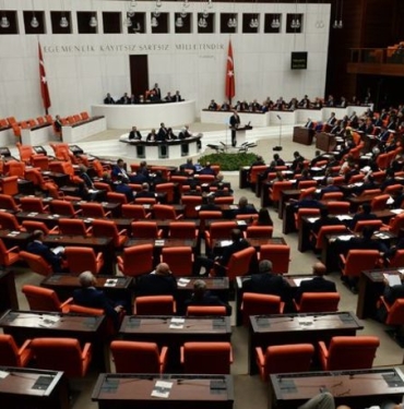 emekliye-bayram-ikramiyesi-komisyondan-gecti-pUagszfZ.jpg