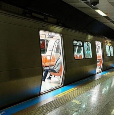 imamogluna-gozalti-karari-sonrasi-bazi-metro-seferleri-durduruldu-J71VNZOU.jpg
