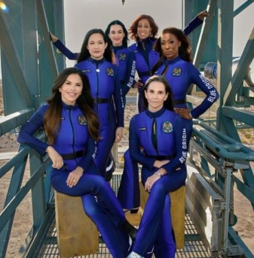 blue-origin-unlu-kadinlari-uzaya-tasidi-S4vf3Jz5.jpg