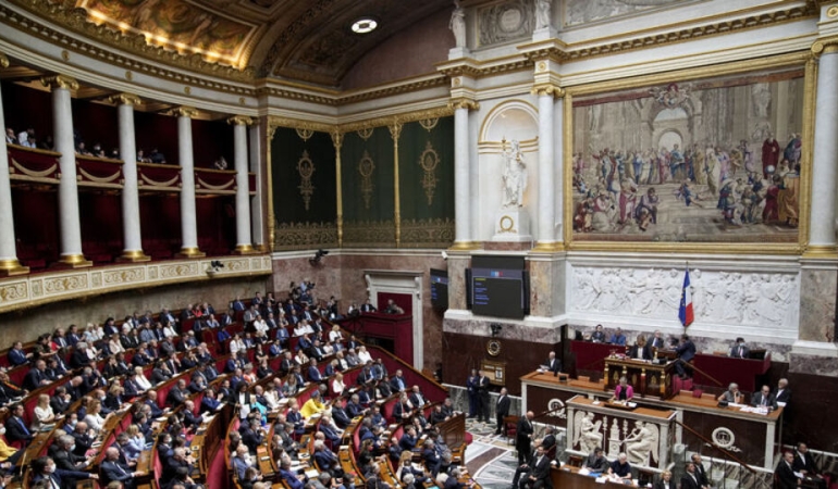 fransada-macronun-azline-iliskin-onerge-parlamentoya-sunuldu-Cw8VlsTj.jpg