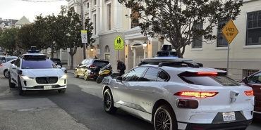 waymo-robotaksileri-philadelphia-ve-nycde-trafige-cikti-sJ9HnpBZ.jpg