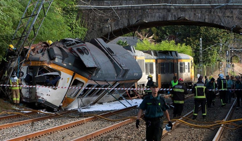 İspanya tren kazasında 21 can kaybı