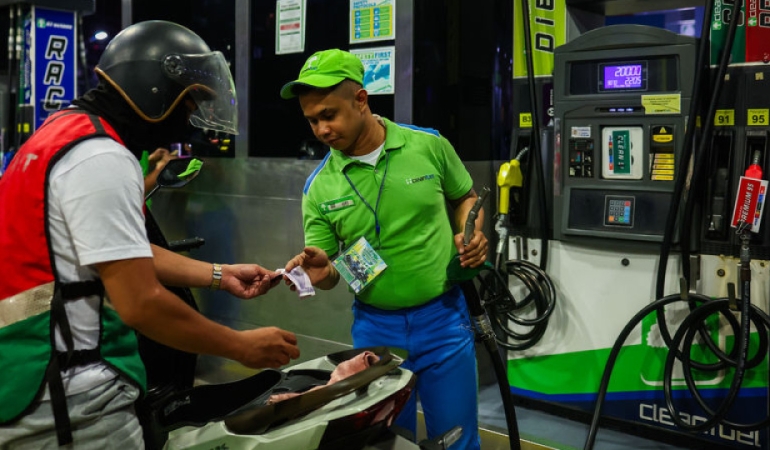 40-gunluk-petrol-stoku-kalan-filipinlerde-acil-durum-ilan-edildi-7aAqj8kI.jpg