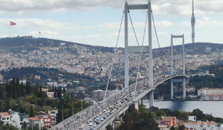 bayramda-otoyol-kopru-ve-toplu-tasima-ucretsiz-GgkfJvlM.jpg